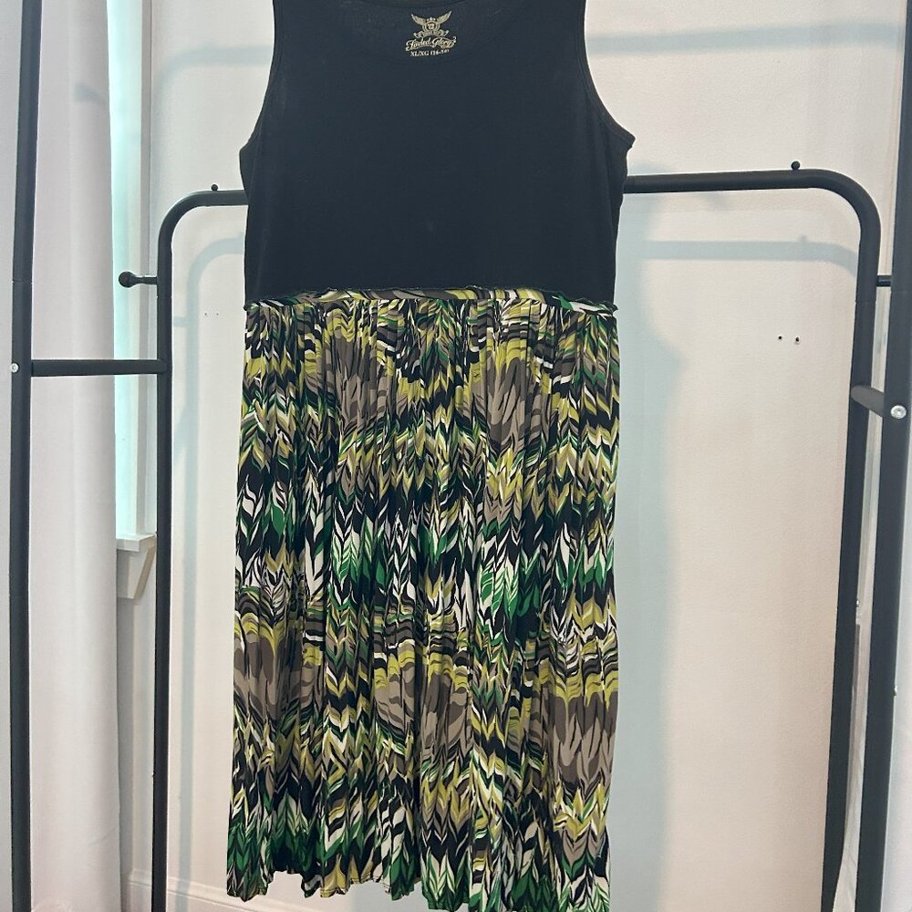 Faded Glory Black and Green Print